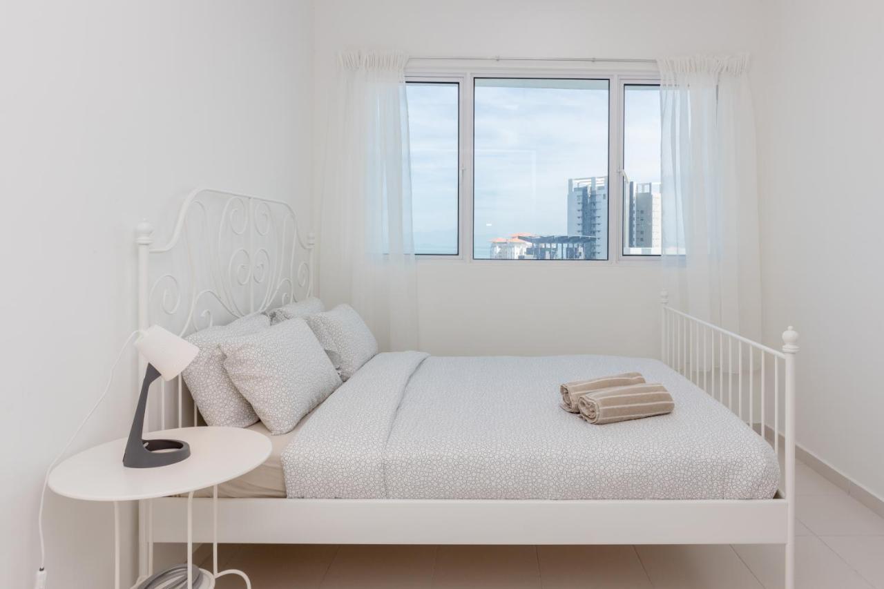 White Lagom Scandinavian House, By Sanguine Appartement Tanjung Tokong Buitenkant foto